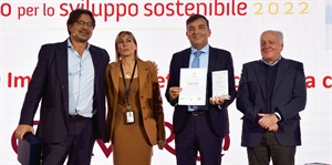 Caviro Extra premiata a Ecomondo dalla Fondazione per lo Sviluppo Sostenibile  Primo Premio nel Settore Economia Circolare